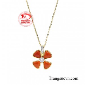 Dây chuyền nữ tinh khôi tuy không cầu kỳ nhưng lại rất thanh lịch, tinh tế và sang trọng