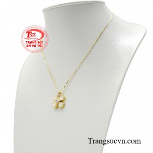 Sản phẩm dây chuyền nữ tinh khôi luôn khiến người ta phải tấm tắc ngợi khen. 