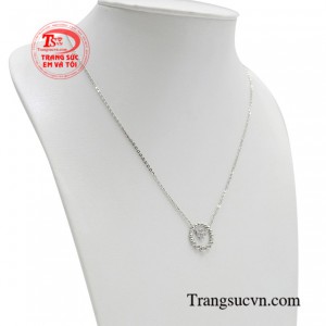 Dây chuyền liền mặt phù hợp thời trang hiện đại phái đẹp