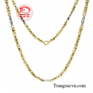 Dây chuyền nam vàng tây cũng là món quà tặng đặc biệt ý nghĩa cho người thân và bạn bè