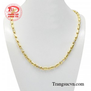 Dây chuyền vàng nam giới năng động được rất nhiều khách hàng ưa chuộng.