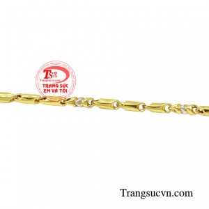 Dây chuyền vàng nam giới năng động uy tín.