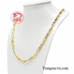 Sản phẩm có thể kết hợp cùng mặt dây tạo nên xu hướng thời trang lịch lãm và cá tính