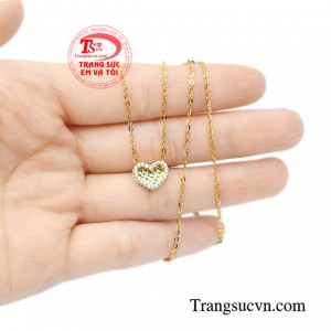 Dây chuyền vàng trái tim nữ tính xinh xắn.