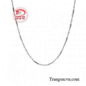 Với chất liệu vàng 18k nhập khẩu Italy chắc chắn sẽ khiến bạn hài lòng về chất lượng sản phẩm. 