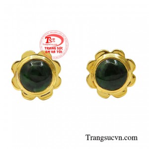 Hoa tai cẩm thạch quý phái với sự kết hợp giữa vàng 14k và ngọc cẩm thạch thiên nhiên chất lượng.