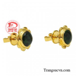 Đôi hoa tai sẽ giúp phái đẹp tôn lên được nét thanh lịch và đầy sang trọng.