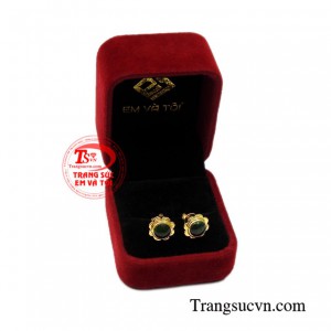 Hoa tai cẩm thạch quý phái tinh tế.