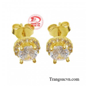 Sản phẩm tôn lên nét thanh lịch, sang trọng, phù hợp với nhiều phong cách thời trang và trang phục