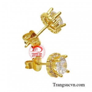 Hoa tai vàng tây đính đá món quà ý nghĩa cho người thân yêu.