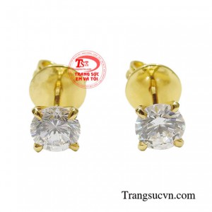 Hoa tai gắn đá sang trọng với điểm nhấn là viên đá CZ hợp xu hướng hiện nay