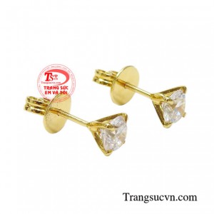 Hoa tai vàng 18k chất lượng, được phái đẹp yêu thích, là món quà tặng cho người yêu thương.