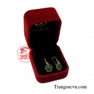 Hoa tai nephrite thiên nhiên chất lượng.
