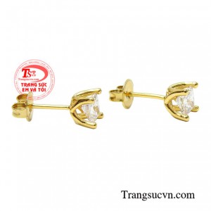 Với kiểu chế tác dạng nụ phù hợp với mọi lứa tuổi các nhiều kiểu trang phục khác nhau.