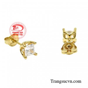 Đôi hoa tai này tôn lên nét xinh yêu và nữ tính cho các cô gái, giúp các nàng trông thu hút và ấn tượng hơn.