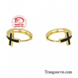 Đôi hoa tai này mang phong cách trẻ trung là bí mật nho nhỏ giúp gương mặt các chị em tươi tắn hơn.