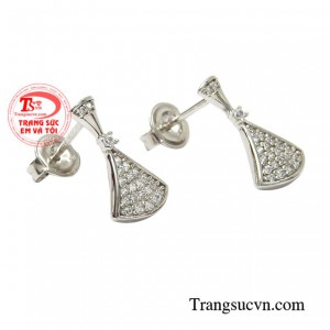 Với kiểu chế tác mới lạ mang đến phong cách cá tính cho người đeo.