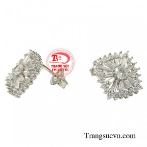 Thiết kế tinh xảo tôn lên nét đẹp duyên dáng cho nữ giới mà còn phù hợp với nhiều kiểu trang phục khác nhau.