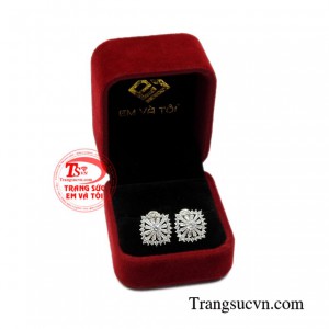 Hoa tai nữ vàng trắng kiêu sa chất lượng.