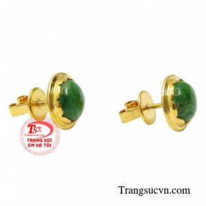 Đôi hoa tai đá quý này giúp người đeo thêm phần sang trọng hơn.