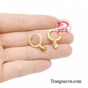 Hoa tai vàng thời thượng sự lựa chọn hoàn hảo dành tặng nữ giới.