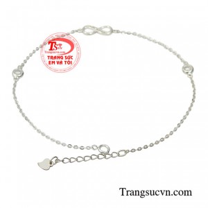 Sản phẩm giúp tôn vinh nét đẹp dễ thương và thanh tú cho người đeo mà giá thành lại không quá cao.