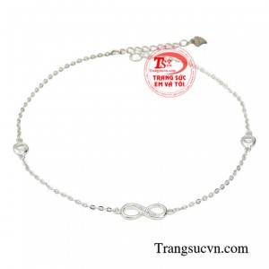 Lắc chân bạc duyên dáng với thiết kế kiểu dáng đầy xinh xắn.