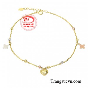 Lắc chân vàng tinh tế được thiết kế kiểu dáng xinh xắn tăng thêm phần nổi bật cho người đeo.