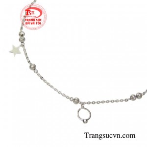 Sản phẩm điểm xuyến giúp đôi chân của các cô nàng thêm nổi bật và phong cách