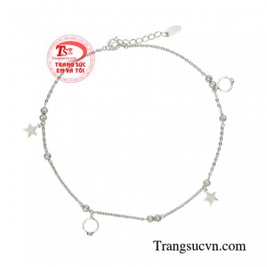 Từ lâu lắc chân vàng trắng đã được phái đẹp đặc biệt ưa chuộng và lựa chọn