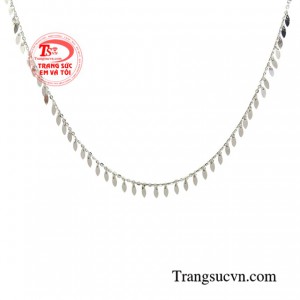 Chiếc lắc chân này sẽ giúp các nàng khoe được đôi chân thon gọn và mỗi bước đi thanh thoát, uyển chuyển hơn.