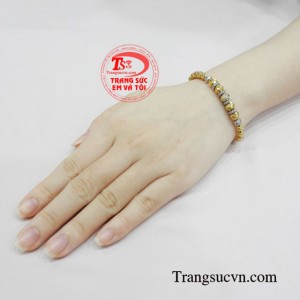 Lắc tay nữ vàng tây hiện đại bền đẹp.