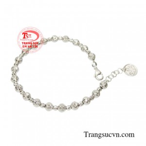 Thiết kế ấn tượng mang đến cho phái đẹp phong cách thời trang, sang trọng và cuốn hút