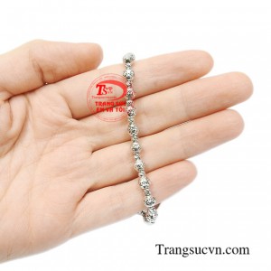 Lắc tay vàng trắng dịu dàng sự lựa chọn tuyệt vời cho người yêu thương