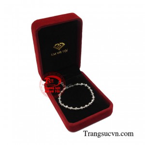 Lắc tay vàng trắng dịu dàng thể hiện phong cách cá tính