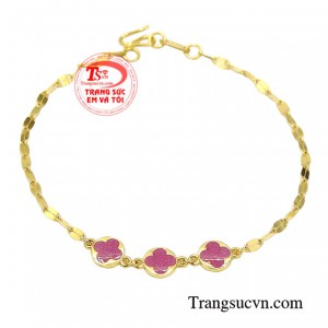 Lắc vàng nữ giới tinh tế là món quà xinh xắn để dành tặng cho người con gái thân thương.