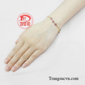 Lắc vàng nữ giới tinh tế