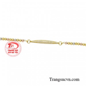 Chiếc lắc tay này phù hợp với nhiều kiểu trang phục khác nhau mang đến vẻ thời trang, xinh xắn cho phái đẹp