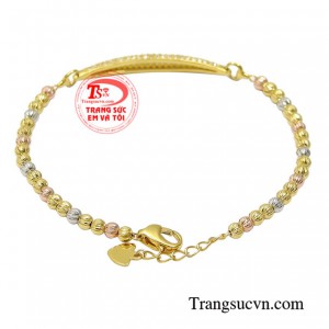 Sản phẩm được nhập khẩu từ Hàn Quốc vàng 10k chất lượng, sáng bóng là sự lựa chọn tuyệt vời cho các cô nàng hiện đại.