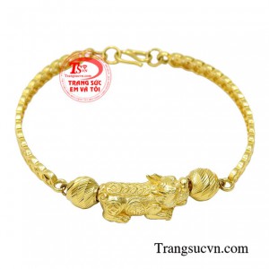 Lắc vàng tỳ hưu tài lộc được chế tác vô cùng tỉ mỉ tạo nên một sản phẩm độc đáo.