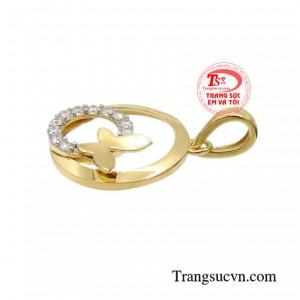 Mặt dây chuyền hồ điệp mang dáng dấp của một cô gái năng động, trẻ trung và đầy nhiệt huyết. 