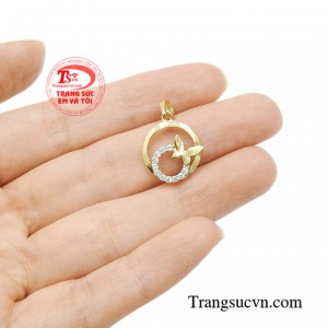 Nhưng lại không hề thiếu nét nữ tính bên trong.