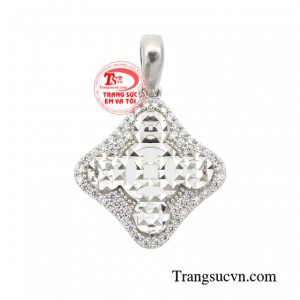 Mặt dây chuyền kim tiền với thiết kế đơn giản, tinh tế nhưng lại có ý nghĩa phong thủy cực tốt cho người sử dụng.