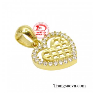 Sản phẩm thiết kế độc đáo dễ dàng kết hợp với nhiều kiểu dây chuyền tạo nên phong cách thời trang, sang trọng và cá tính