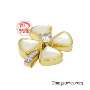 Mặt dây chuyền nữ tinh khôi thích hợp làm quà tặng người thân của bạn vào các dịp lễ tết đặc biệt