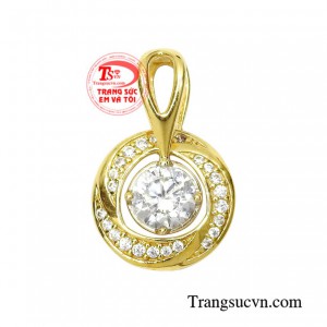 Mặt dây nữ vàng tây thanh lịch hiện đang là sản phẩm mới của trang sức Em và Tôi được nhiều người ưa chuộng.