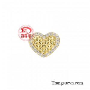 Mặt vàng trái tim xinh xắn thường được kết hợp cùng dây chuyền nữ vàng tây tạo dấu ấn cho người đeo.