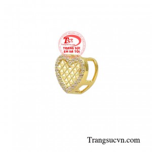 Trang sức vàng từ lâu đã được nhiều khách hàng ưa chuộng bởi nó giúp tôn lên vẻ sang trọng và hợp thời trang.