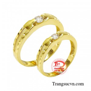 Nhẫn cưới tượng trưng cho sự thủy chung, lâu bền, biểu tượng của sự gắn kết lứa đôi