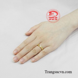 Nhẫn cưới vàng sang trọng cho các cặp đôi